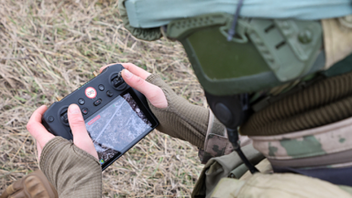 Боец Ахмата: ВСУ сидят в подвалах под Курском из-за работающих каруселью дронов