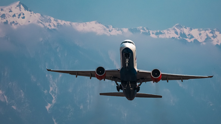 Опубликованы кадры перевернувшегося при посадке пассажирского самолета в Торонто