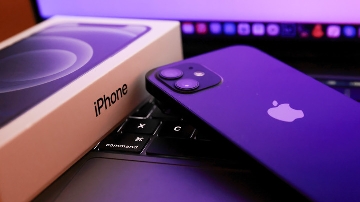 Полицейские забрали у жителя Екатеринбурга iPhone 12, который тот купил с рук