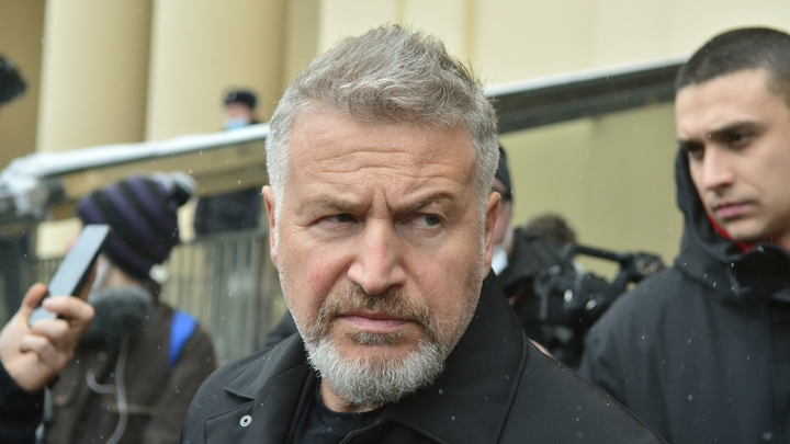 Пацифист Агутин грубо отшвырнул назойливого поклонника во время концерта