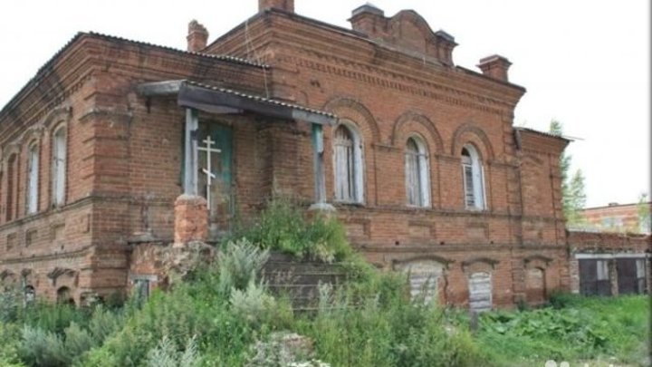 В Свердловской области продают на кирпичи здание старинной земской школы