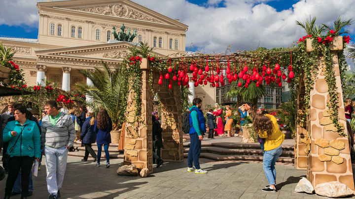 Майские звёзды: Где и как встретят праздники известные люди