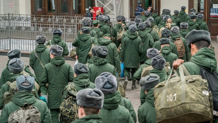 Военным увеличат зарплаты и пенсии с 1 октября
