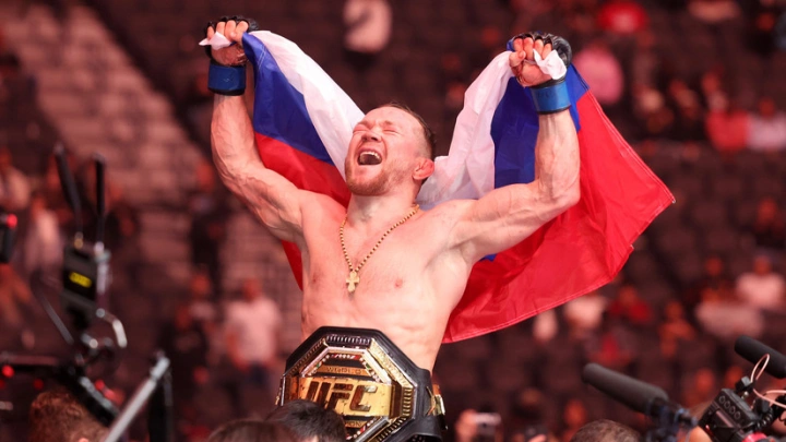 Чемпион UFC Пётр Ян всегда выходит с флагом России: «Патриотизм у настоящего мужчины не меняется»