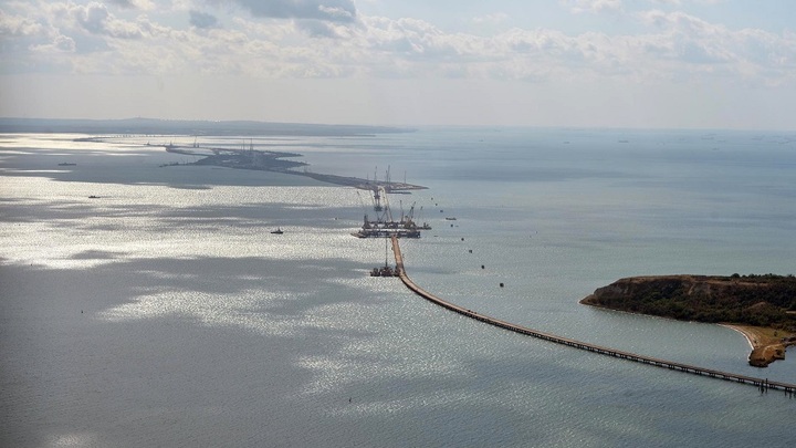 На Крымском мосту восстановили повреждённый терактом участок