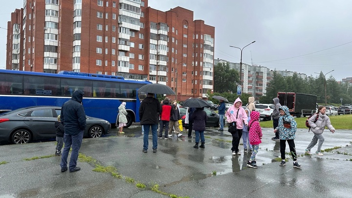 Срочная эвакуация: из двух загородных лагерей в Челябинской области вывезли всех детей