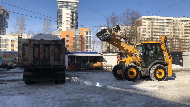 Мэрия Челябинска вывела на улицы снегоуборочную технику