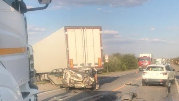 На трассе в Ростовской области произошла массовая авария. Есть жертвы и пострадавшие