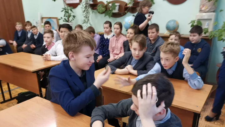 Новосибирские следователи проверят школу, где учитель ударила ребёнка-инвалида