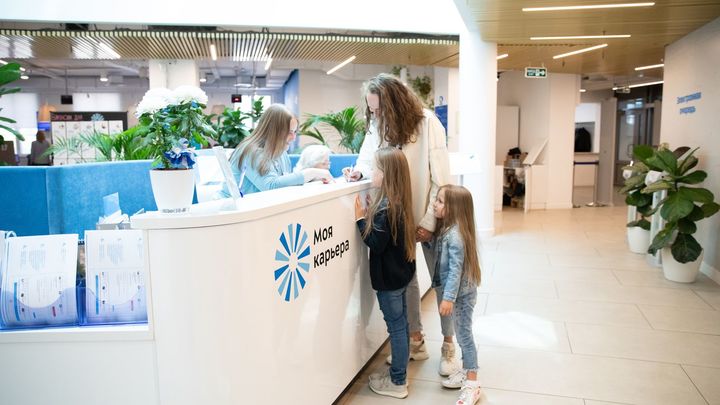 Сергей Собянин поздравил москвичек с Днём матери