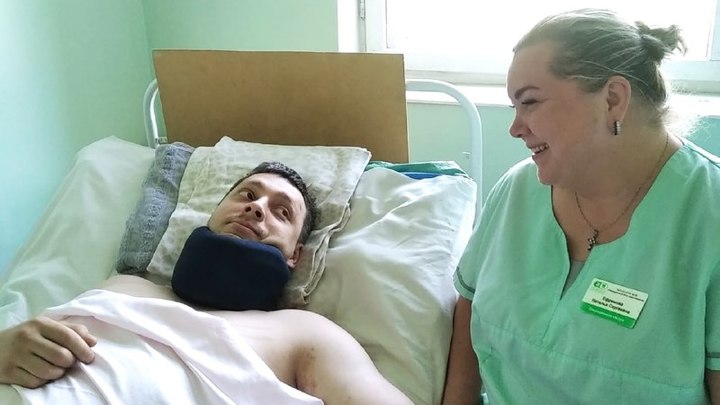 В Кузбассе медсестра спасла сломавшего шею ныряльщика
