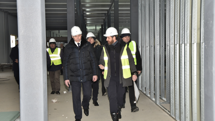 Губернатор Травников проинспектировал стройку инфекционной больницы в посёлке Садовый
