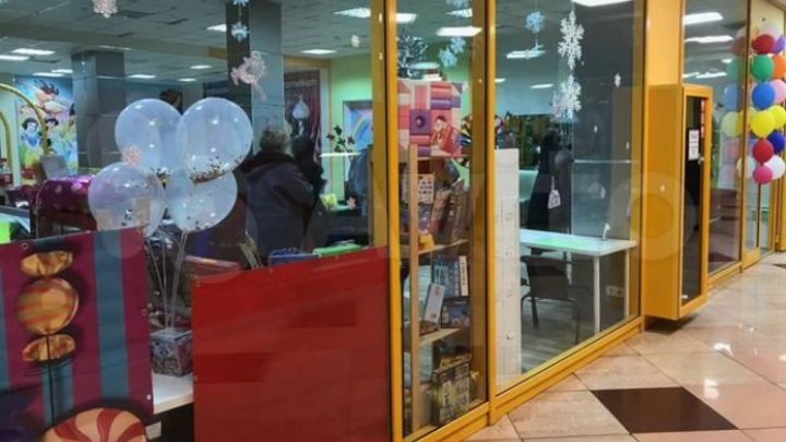 В Кемерове бизнесмены массово распродают бутики в крупном ТЦ