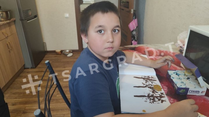 Девятилетний мальчик закрыл собой сестру при обстреле: Первое интервью - трудно сдержать слёзы