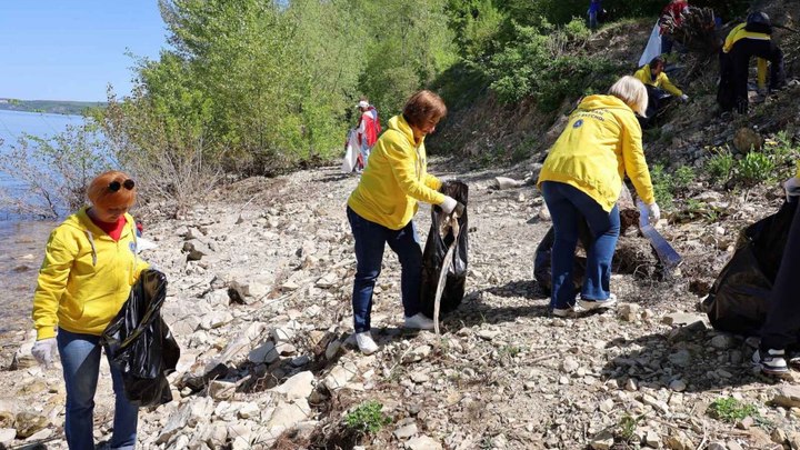 В Самаре с берега Волги возле 6-й просеки вывезли 8 кубометров мусора