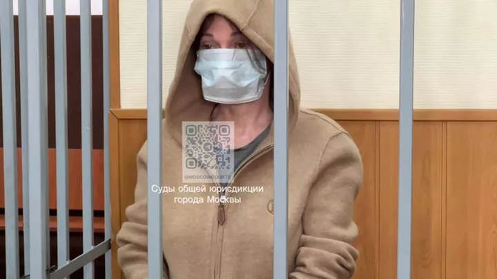 РИА: в квартире, где прошли обыски по делу о сухпайках, живет семья Смирновой