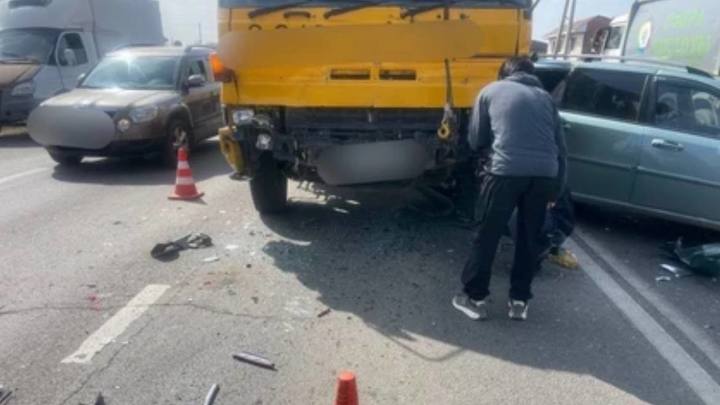Движение парализовало: в Краснодаре произошло массовое ДТП