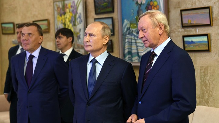 Путин без маски: Кремль объяснил, почему президент в Сарове был без СИЗ