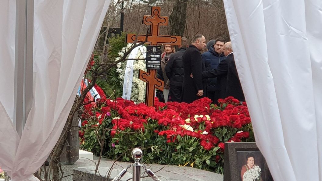 Лужков похоронят. Могила Юрия Лужкова.