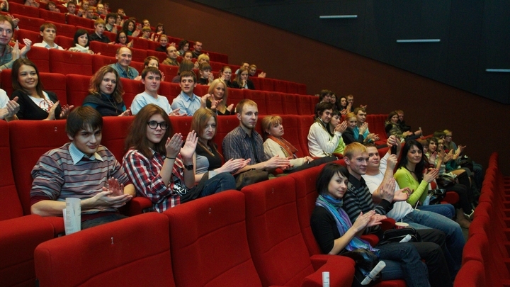 Из-за нарушения коронавирусных ограничений в Краснолае закрыли второй кинотеатр