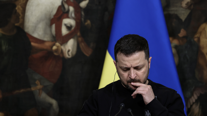 «Я часто плачу»: украинский лидер не сдержал эмоций перед журналистами и рассмеялся