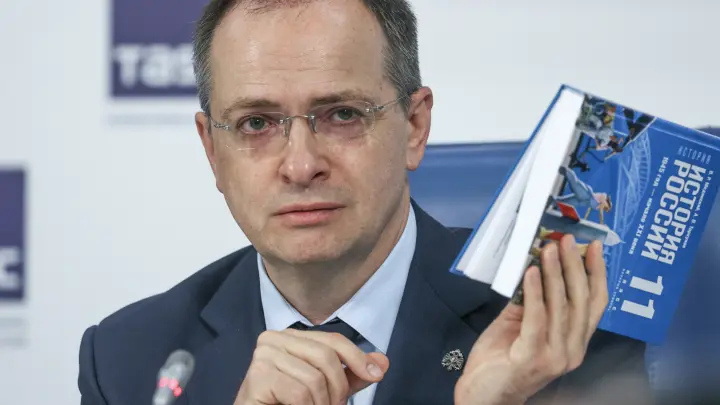 С чем Мединский едет в Стамбул? Даже Черчилль от этого немного прибалдел