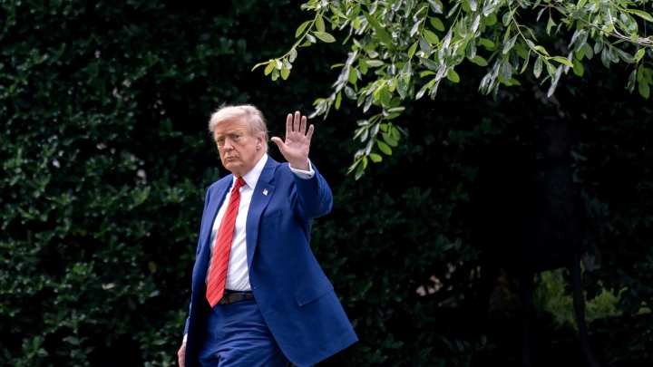 Администрация Трампа уволила более 600 сотрудников «Голоса Америки»*