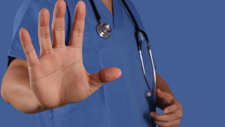 Врачи не обратили внимания: Женщина с запущенным раком назвала первый симптом