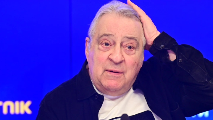 Появилось видео, где Хазанов бьёт журналиста