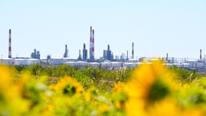 Русская армия завладела крупнейшим нефтеперерабатывающим заводом Украины