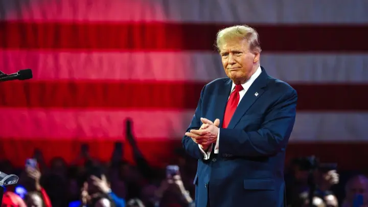 Сначала звали на ужин, теперь тащат в сауну: Нетрадиционная евродипломатия пробивает очередное дно, чтобы подкатить к Трампу