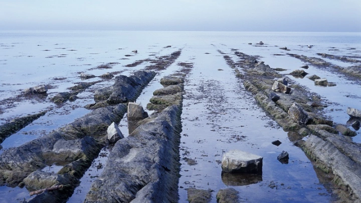 Дрон-катер ВСУ взорвался у берегов Туапсе и повредил дом с лодочным ангаром