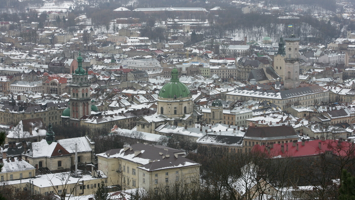 Укропатриот набросился на женщину во Львове: Язык выучи!