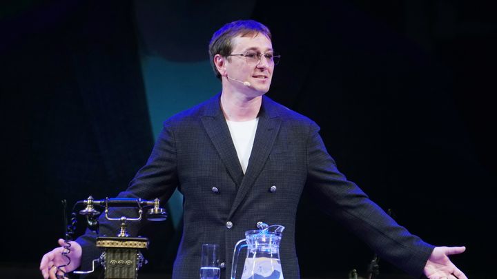 От голоса Хабенского оторопел: Коллеги Долиной по несчастью. Кого из звёзд атаковали мошенники