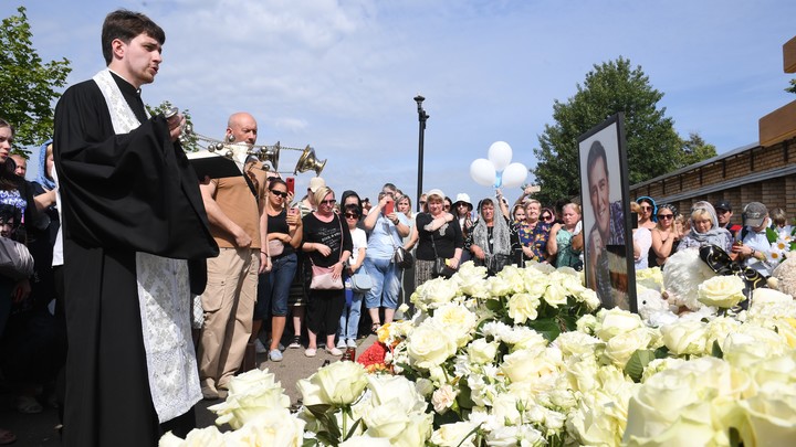 В Москве в день рождения Юрия Шатунова появился бронзовый памятник певцу