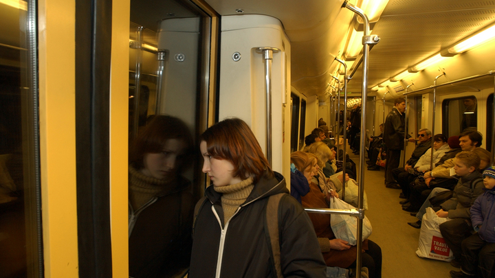 В Петербурге транспортный коллапс: автомобили застряли в пробках, в метро – технический сбой
