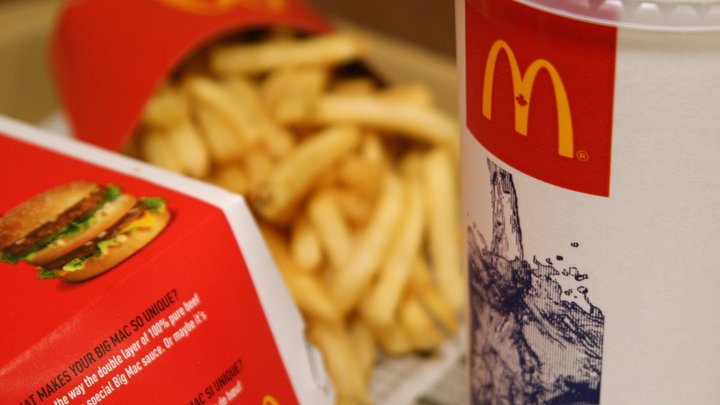 Прощай McDonalds: популярные заведения вновь откроются в России с новым логотипом