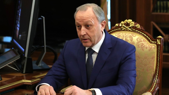 Огонёчки и пальцы вверх: Саратовцы отреагировали на отставку губернатора в духе времени