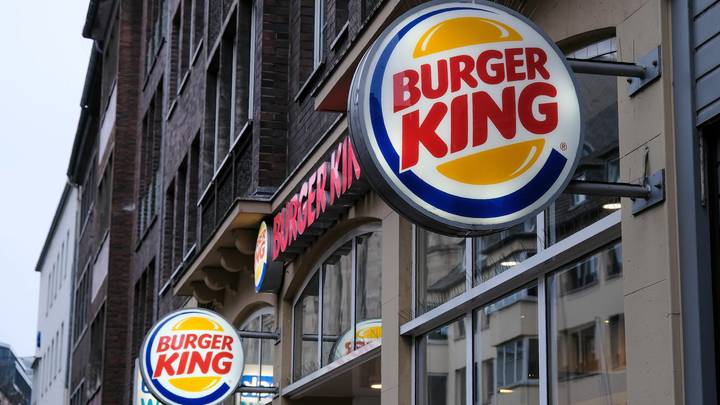 Оставшийся в России Burger King остроумно ”послал“ угрожающих ему хакеров из Anonymous