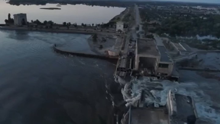 Сумасшедшие павианы: Военный эксперт назвал виновных в прорыве Каховской ГЭС