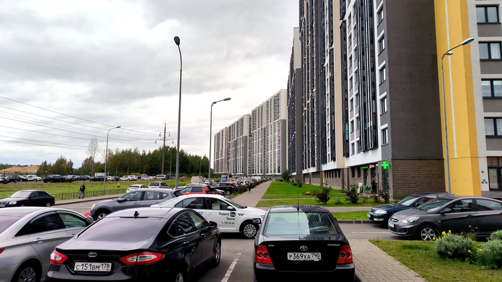 В Башкирии пьяный мужчина под наркотиками разбил пять автомобилей почтовыми ящиками