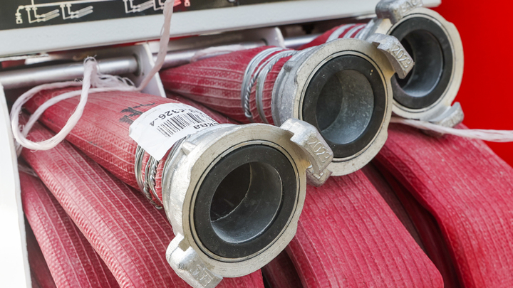 Пылают два вагона, валит чёрный дым: В Подмосковье вспыхнула электричка