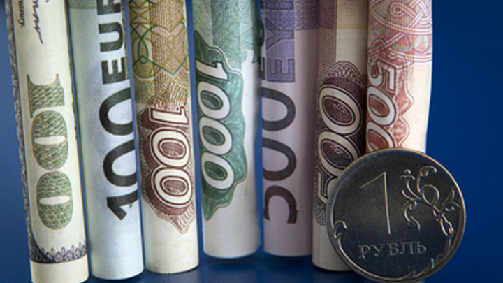 По 30 рублей за доллар: Валюте России указали на незаслуженное место