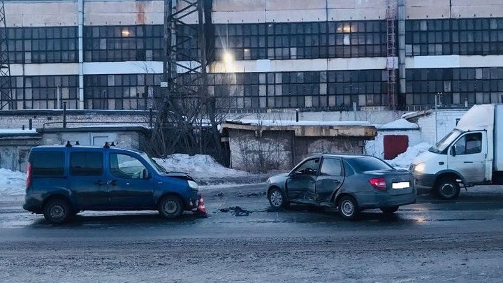 Мужчина пострадал при столкновении легковушек в Кировском районе Самары