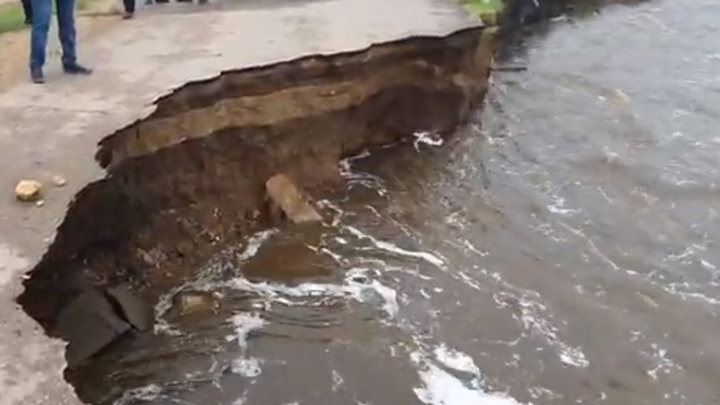 В Чернышевском районе смыло пять мостов