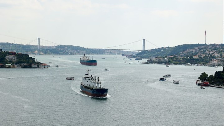 Турецкий сбор: Стамбул резко повысит плату за Босфор и Дарданеллы