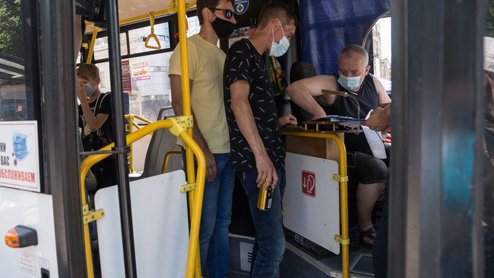 В Ростовской области коронавирус нашли на поручнях в автобусах