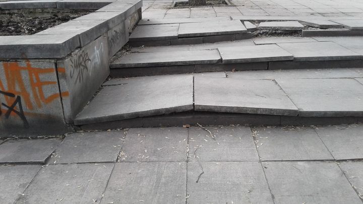 Мэрия Екатеринбурга нашла новых виноватых в разрушении плитки на Плотинке