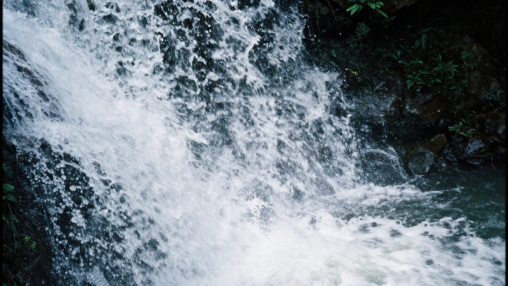 Футболист погиб, пытаясь сделать селфи у водопада в Таиланде