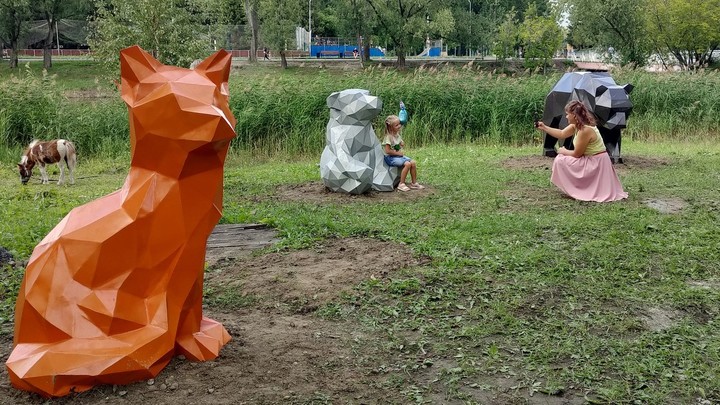 Курганцы недоумевают: на фигуры животных деньги нашли, а на свет — нет